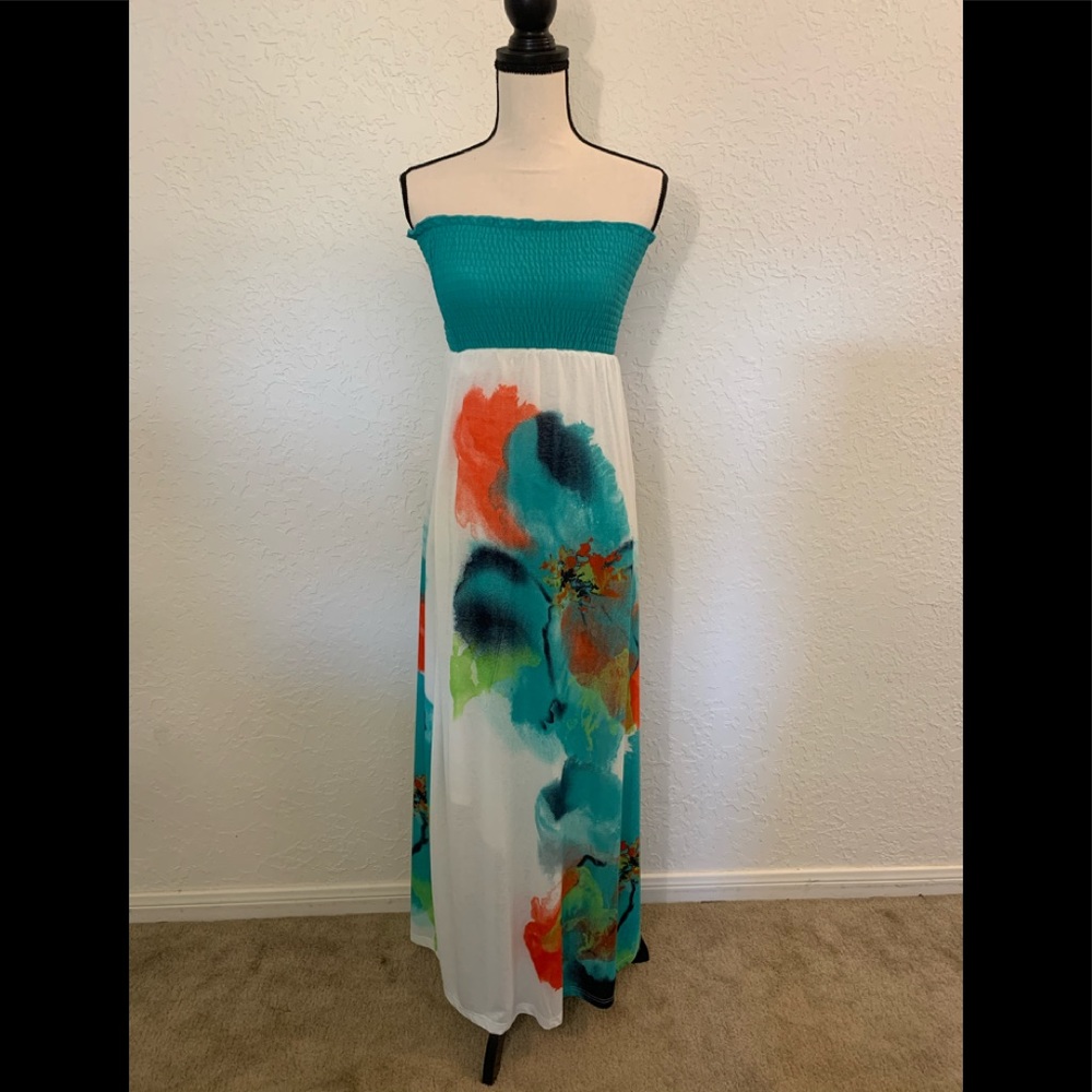 Bathing suit cover-up or cool summer dress! 🌺